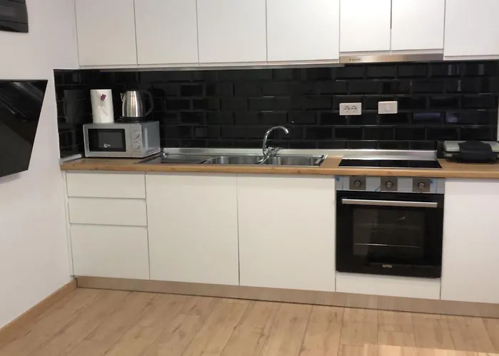 In Center ティラナ