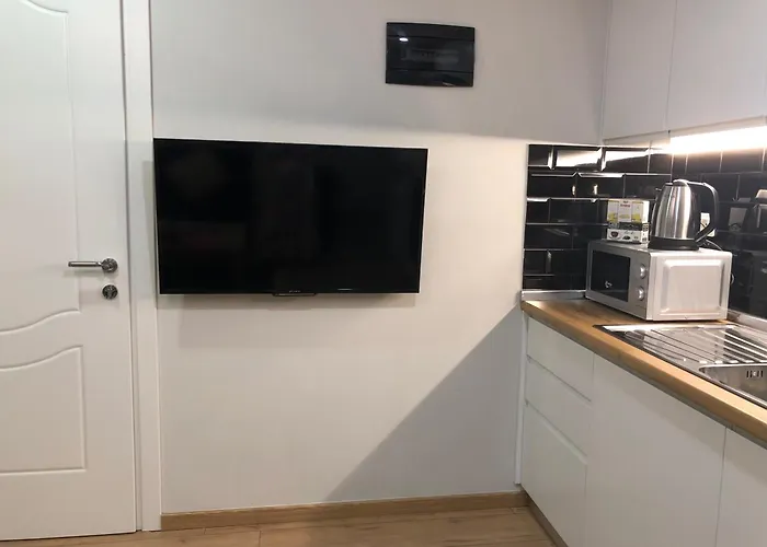 In Center * ティラナ