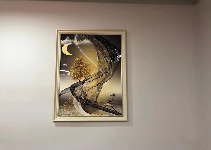 In Center ティラナ